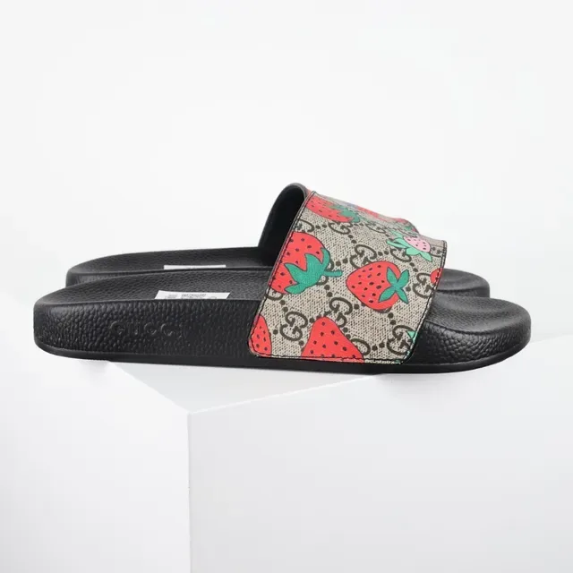 Gucci Screener motif fraise Monogram mules 3