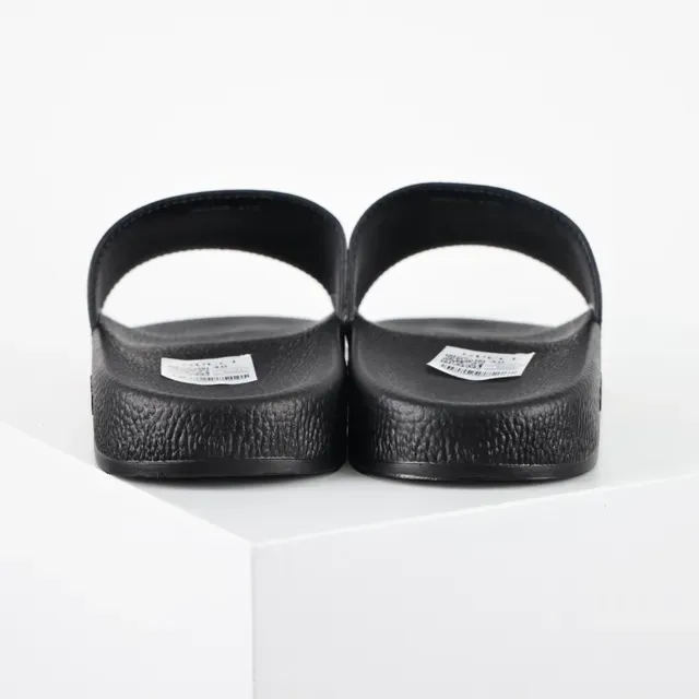 Gucci Screener motif fraise Monogram mules 8