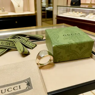 Gucci Signet Ring Gold-Tone Shield Engraved Logo Ring