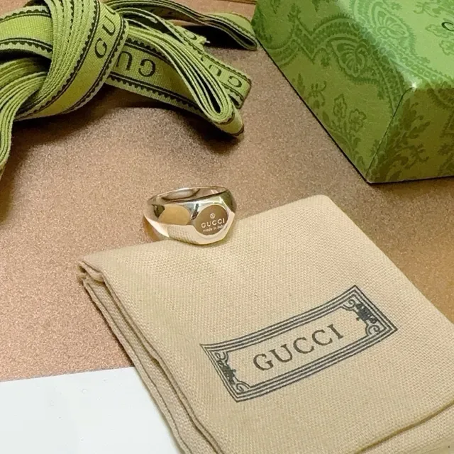 Gucci Signet Ring Gold-Tone Shield Engraved Logo Ring 7