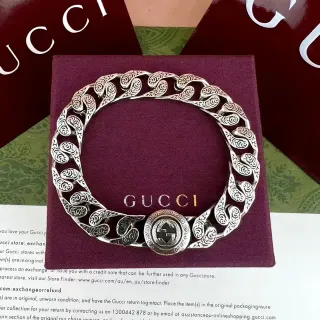 Gucci Silver Burgundy Ornate Scroll-Engraved Curb Chain Interlocking G Medallion Clasp Bracelet
