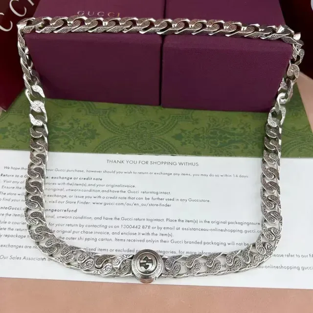 Gucci Silver Burgundy Ornate Scroll-Engraved Curb Chain Interlocking G Medallion Clasp Bracelet 8