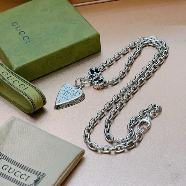 Gucci Silver Chain Heart Pendant Necklace 3