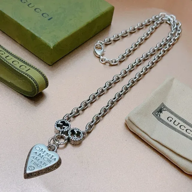 Gucci Silver Chain Heart Pendant Necklace 5