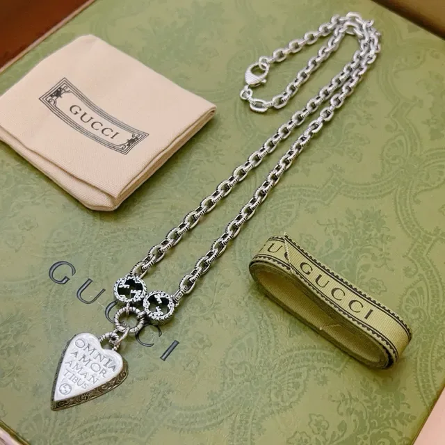 Gucci Silver Chain Heart Pendant Necklace 8