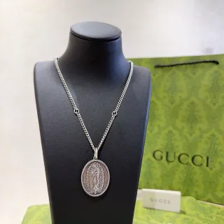 Gucci Chaîne Curb Verte Argentée Ovale Médaillon Religieux Collier