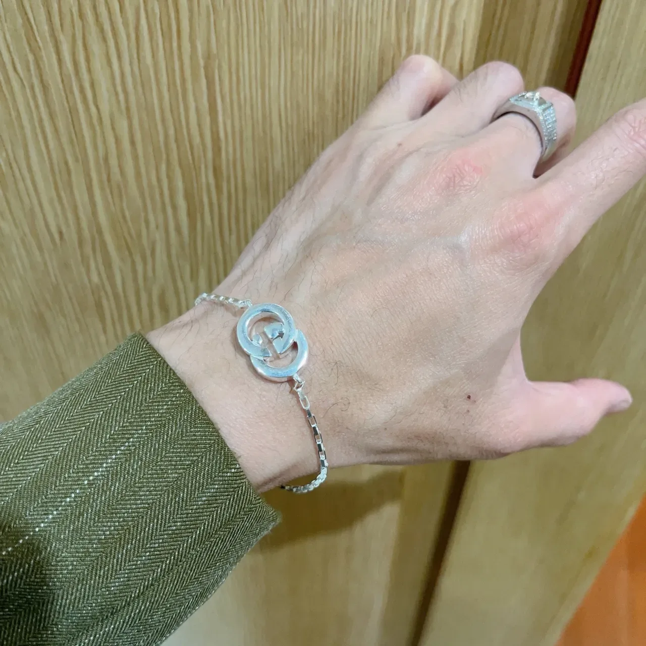 Gucci Silver Interlocking Double-G Logo Polished Chain Bracelet 2