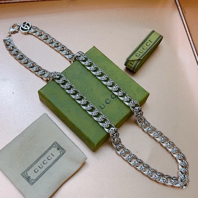 Gucci Silver Interlocking G Motif Chain Curb-Link Construction Necklace 2