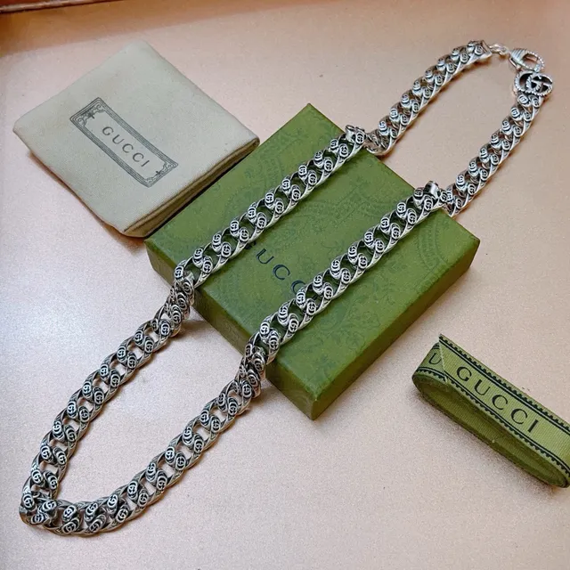 Gucci Silver Interlocking G Motif Chain Curb-Link Construction Necklace 4