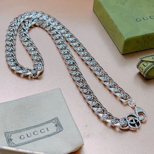 Gucci Silver Interlocking G Motif Chain Curb-Link Construction Necklace 8