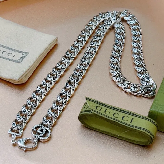 Gucci Silver Interlocking G Motif Chain Curb-Link Construction Necklace 9