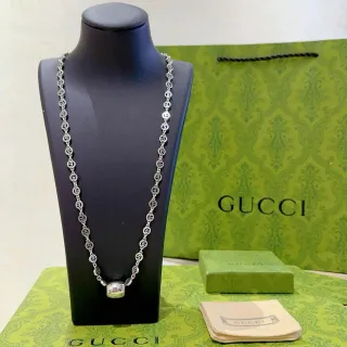 Gucci فضي سلسلة روابط متشابكة GG قلادة أسطوانية منحوتة