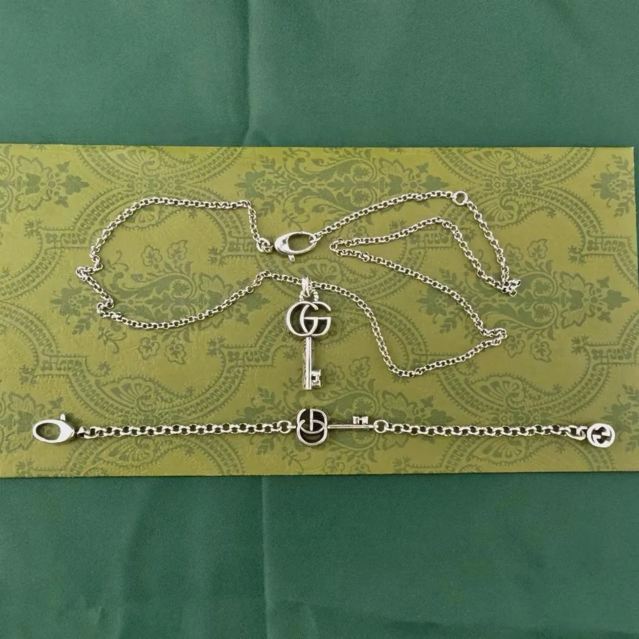 Gucci Silver Metal Interlocking G Logo Necklace 4