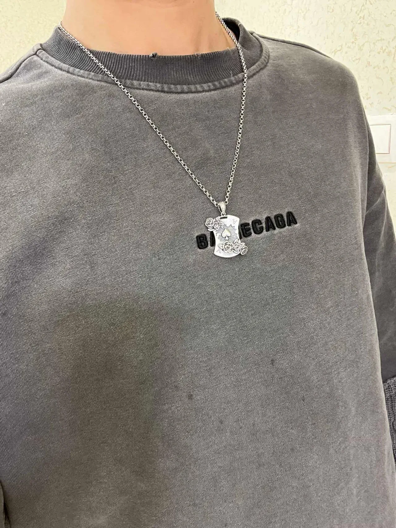 Gucci Silver-Tone Rose and Spade Shield Pendant Necklace 2