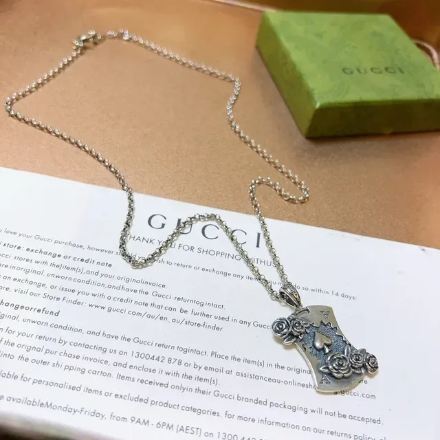 Gucci Silver-Tone Rose and Spade Shield Pendant Necklace 3