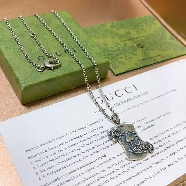 Gucci Silver-Tone Rose and Spade Shield Pendant Necklace 4