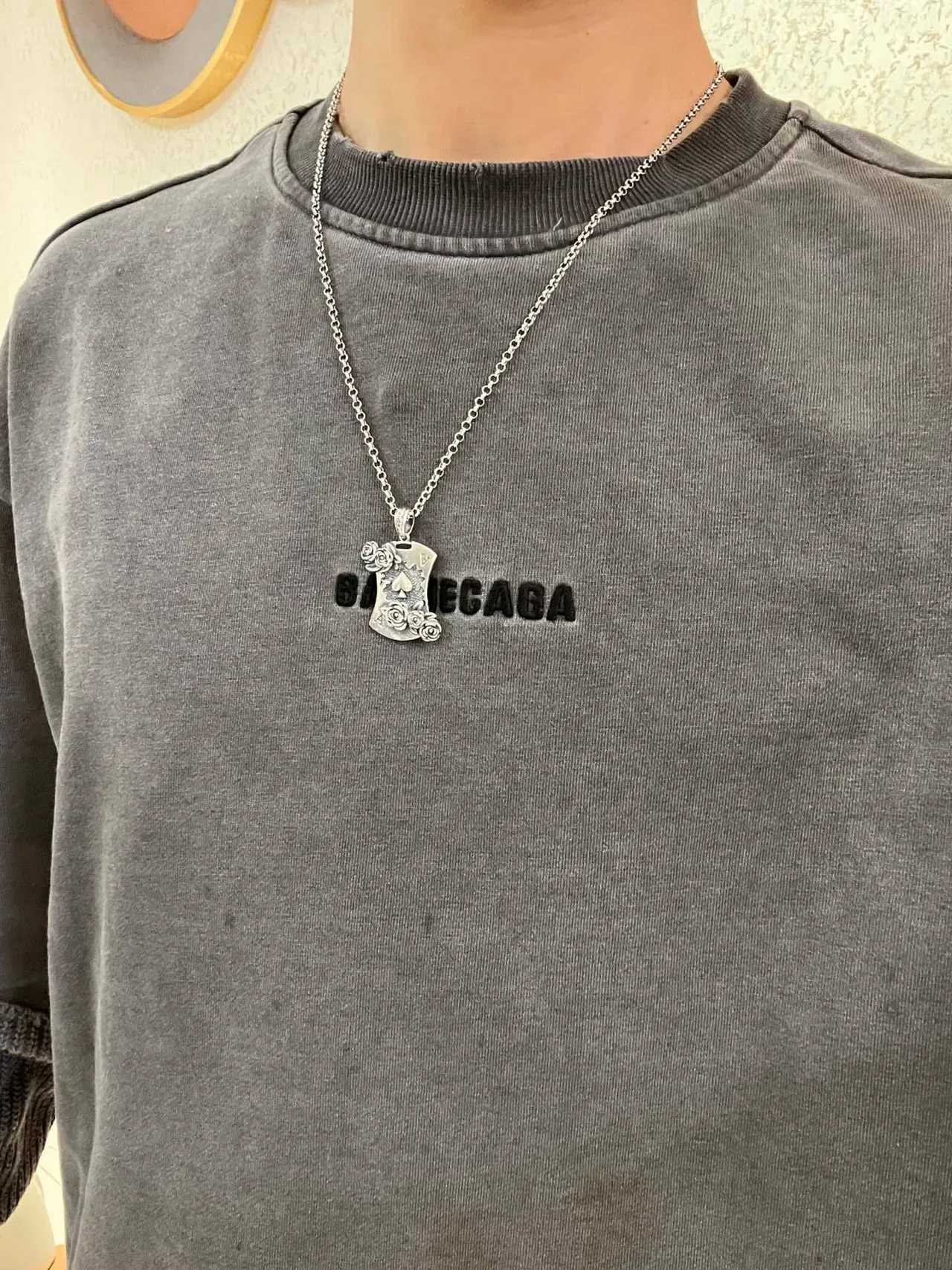 Gucci Silver-Tone Rose and Spade Shield Pendant Necklace 5