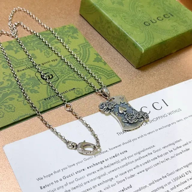 Gucci Silver-Tone Rose and Spade Shield Pendant Necklace 9