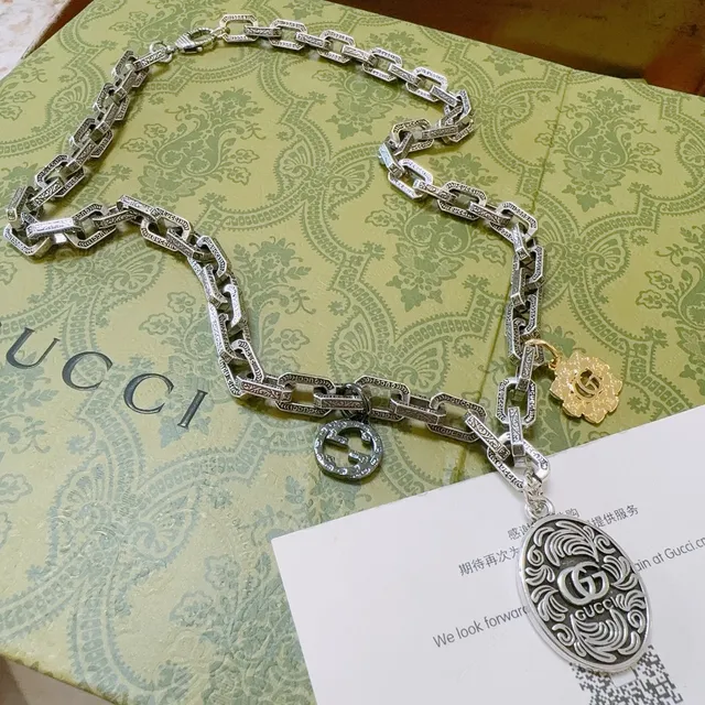 Gucci 银色黄色华丽链接链 GG Logo Charms 项链 3