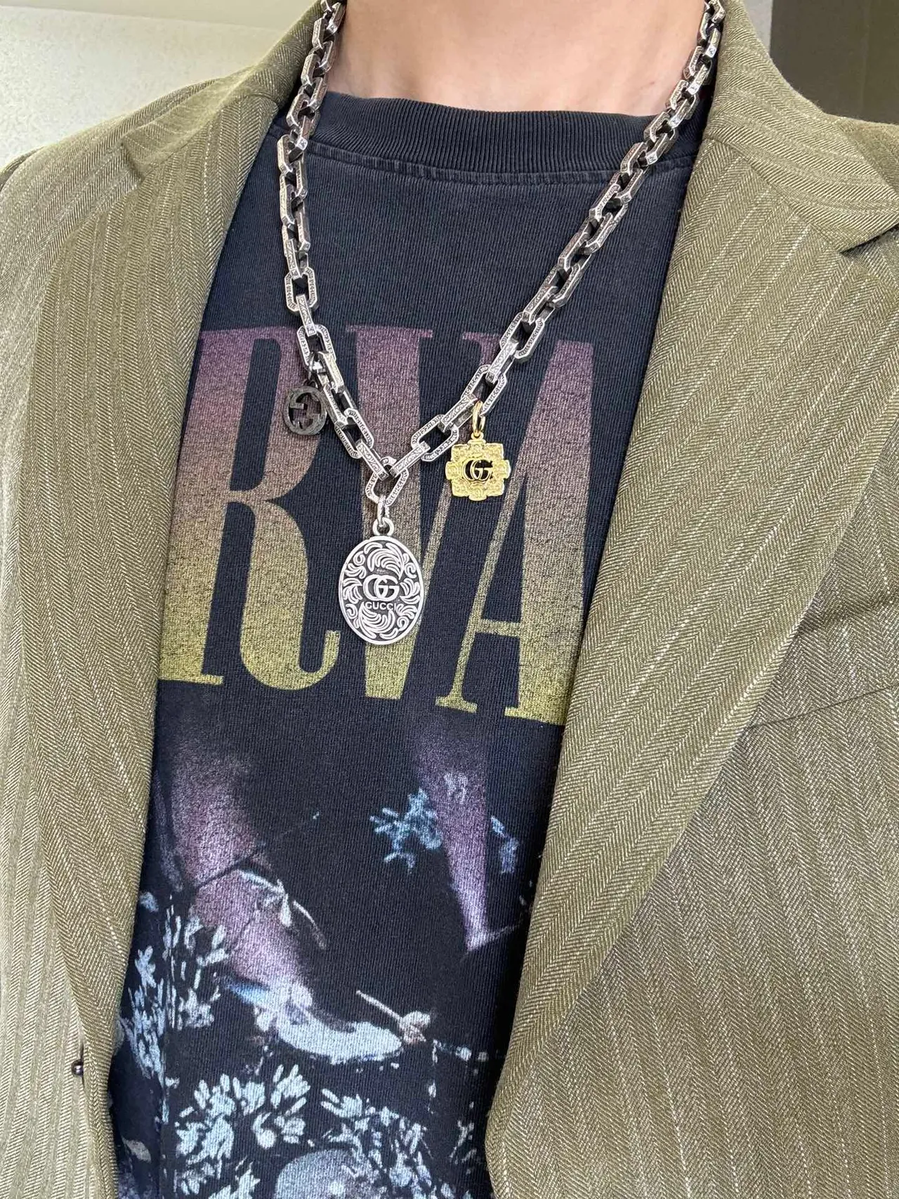 Gucci 银色黄色华丽链接链 GG Logo Charms 项链 4