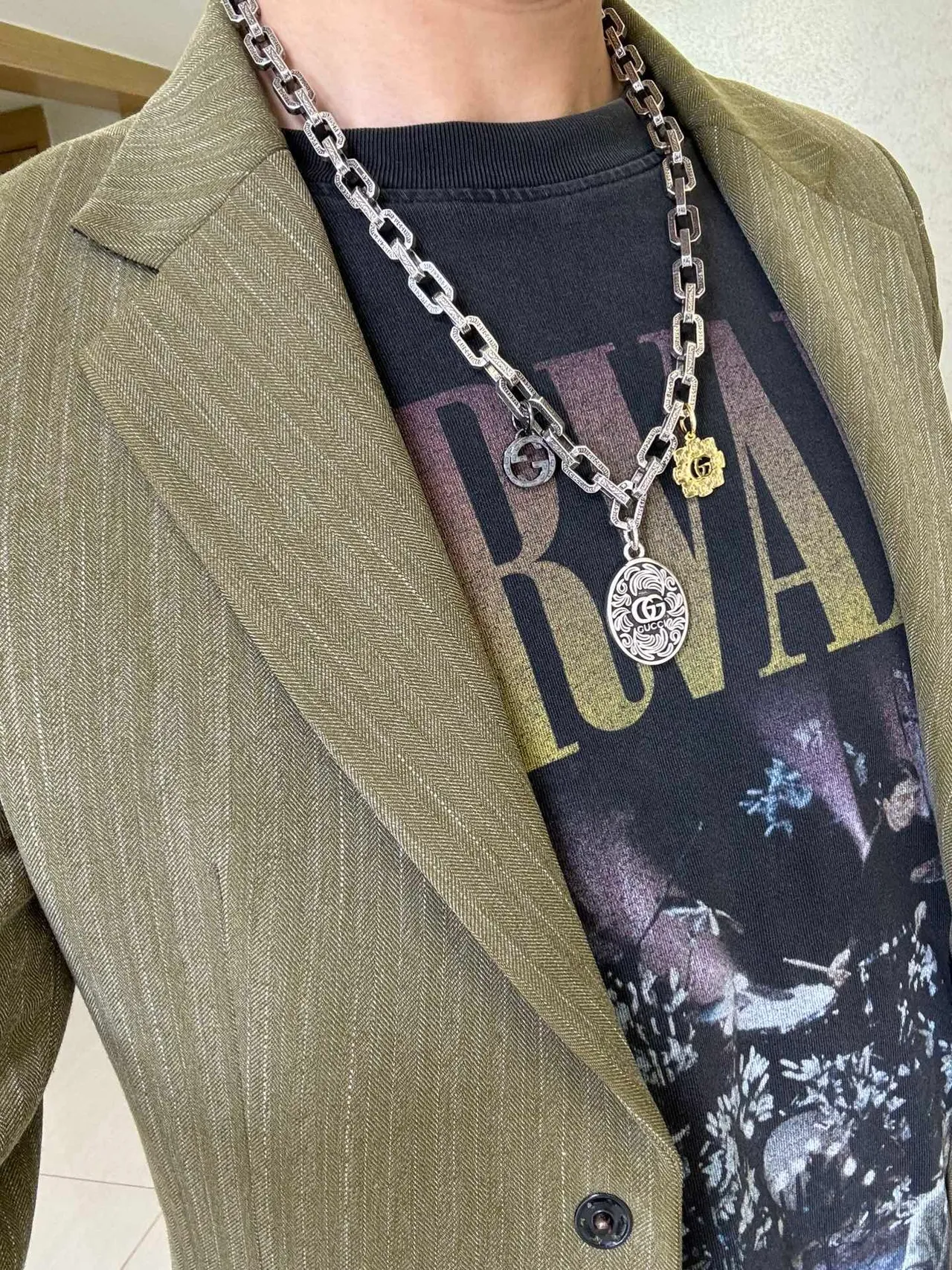 Gucci 银色黄色华丽链接链 GG Logo Charms 项链 7
