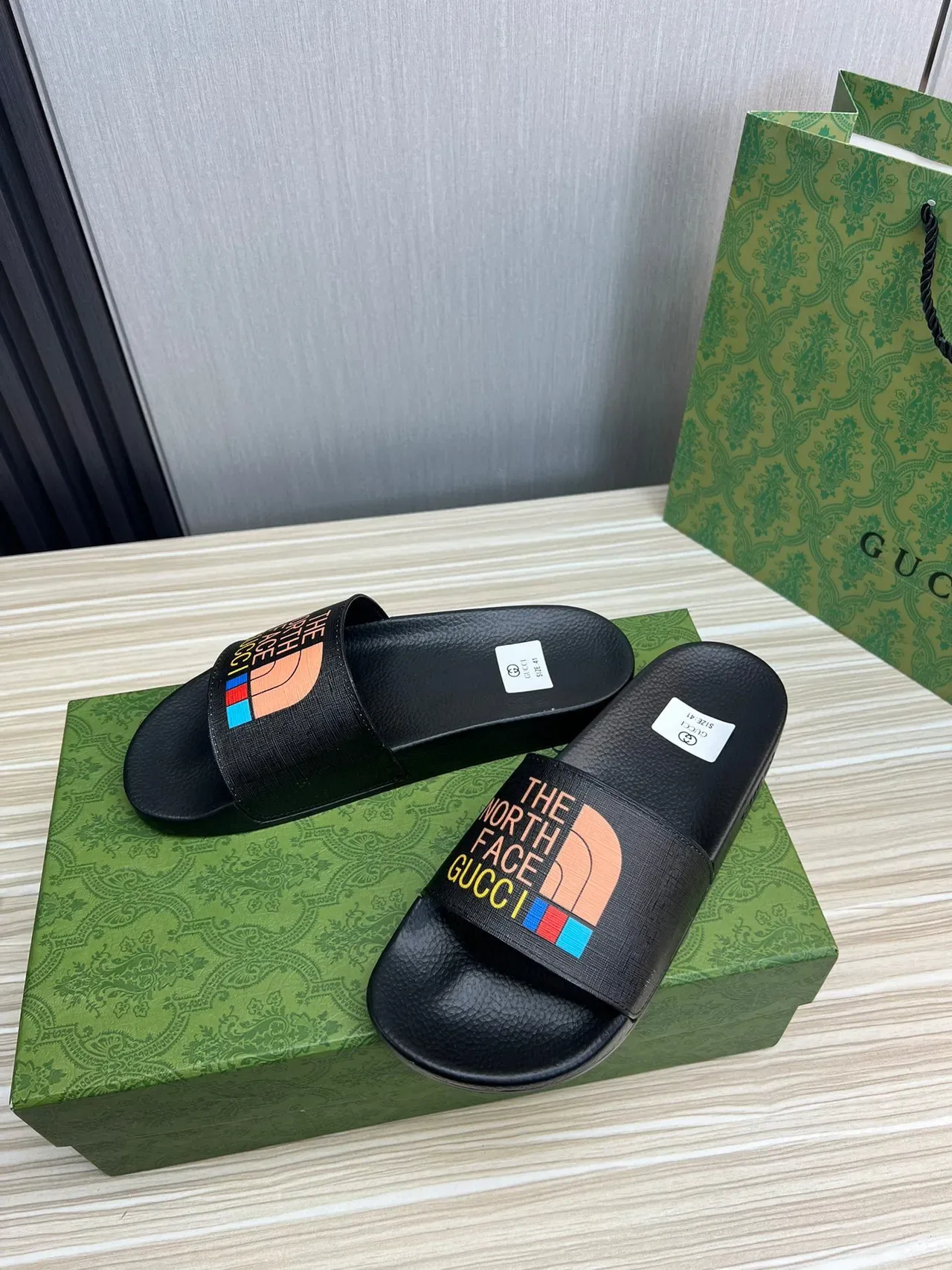 Gucci स्लाइड काला बहुरंगी चमड़े की टेक्स्चर्ड तलवी बुनाई पट्टी चप्पल 8