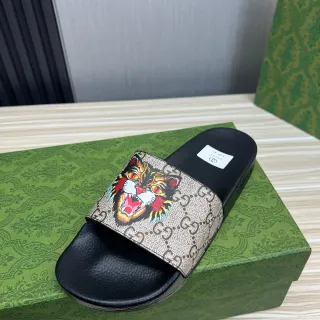 Gucci बाघ GG कैनवास स्लाइड चप्पल