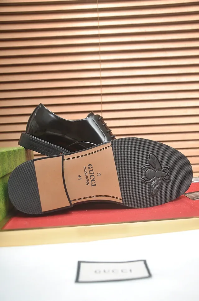 Gucci Web Stripe Sapatos Oxford Couro Patentado com Ponta de Tapa 3