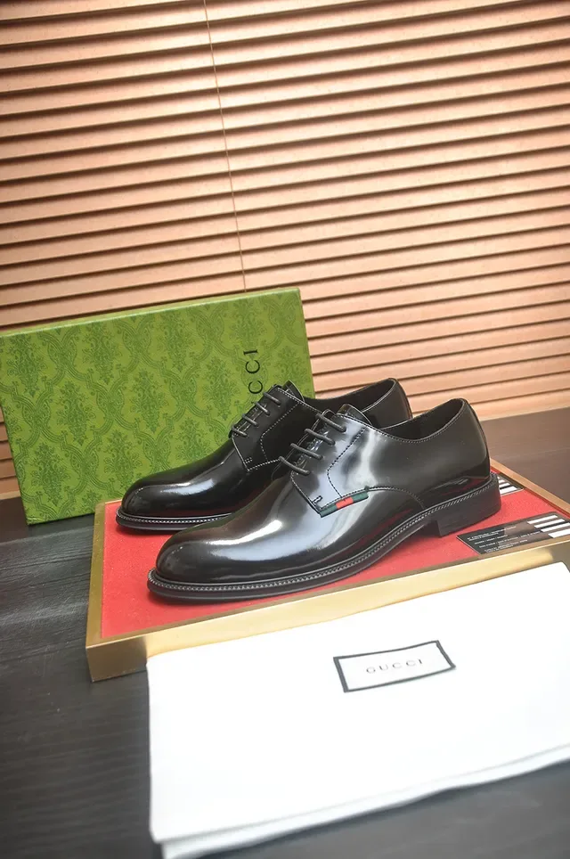 Gucci Web Stripe Sapatos Oxford Couro Patentado com Ponta de Tapa 4