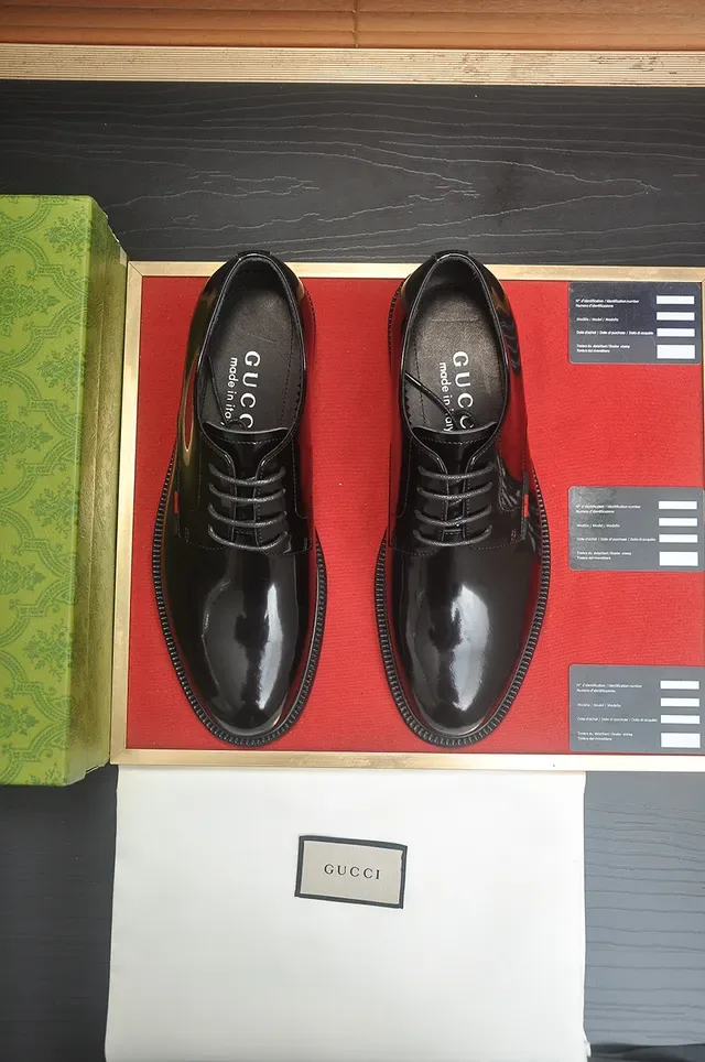 Gucci Web Stripe Sapatos Oxford Couro Patentado com Ponta de Tapa 5
