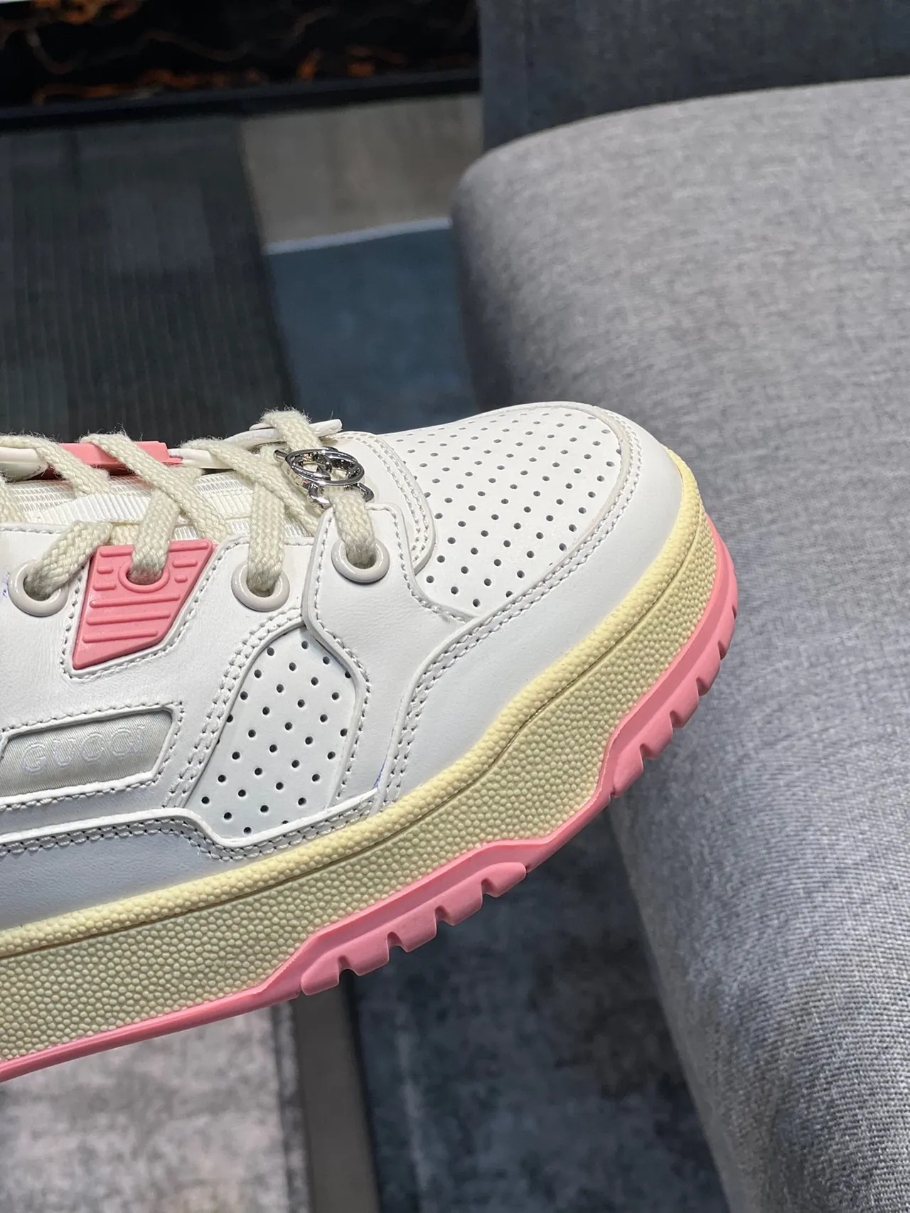 Gucci White Pink Perforated Leather Toe Multi-Layered Side Panels Lifestyle Sneakers 3