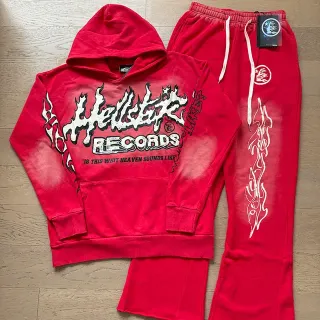 Hellstar Records লেলিং গ্রাফিক লাল ট্র্যাকসুট