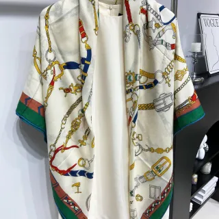 Hermès 米色绿色马术硬件印花奶油底丝巾