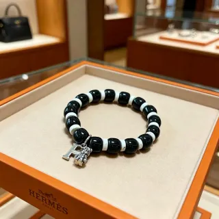 Hermès Pulsera Negra y Blanca con Cuentas y Encantos