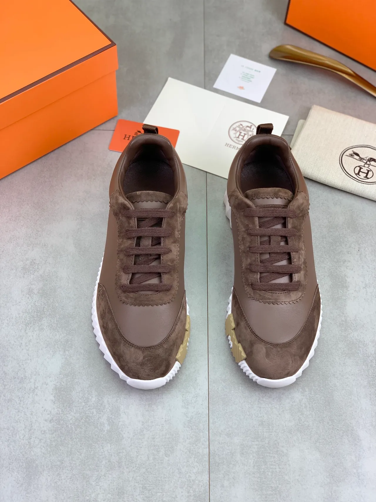 Hermès Marrón Blanco Cuero Y Ante Superior Talón Medial Rayado Zapatillas Lifestyle 4