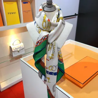 Hermès Chaîne d’Ancre मुद्रित सफेद बहुरंगी रेशम स्कार्फ