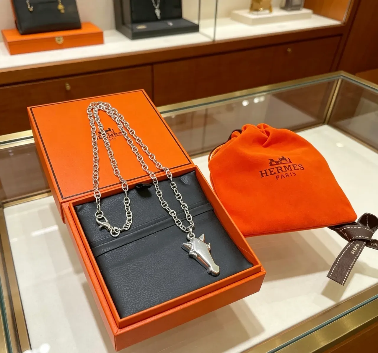 Collier Hermès Cheval Argent Chaîne de Maillons Marins Pendentif Tête de Cheval Géométrique 6