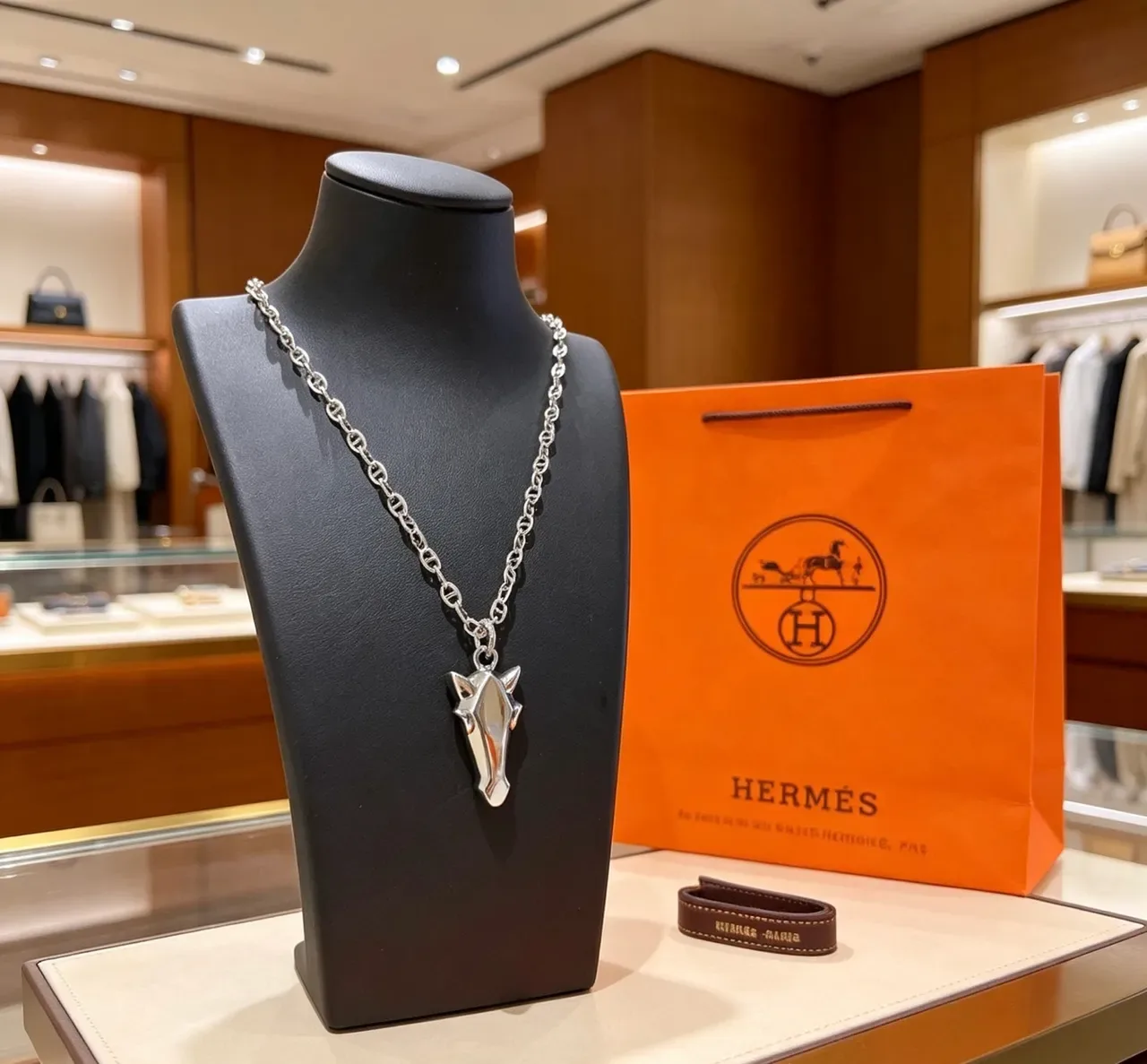 Collier Hermès Cheval Argent Chaîne de Maillons Marins Pendentif Tête de Cheval Géométrique 8
