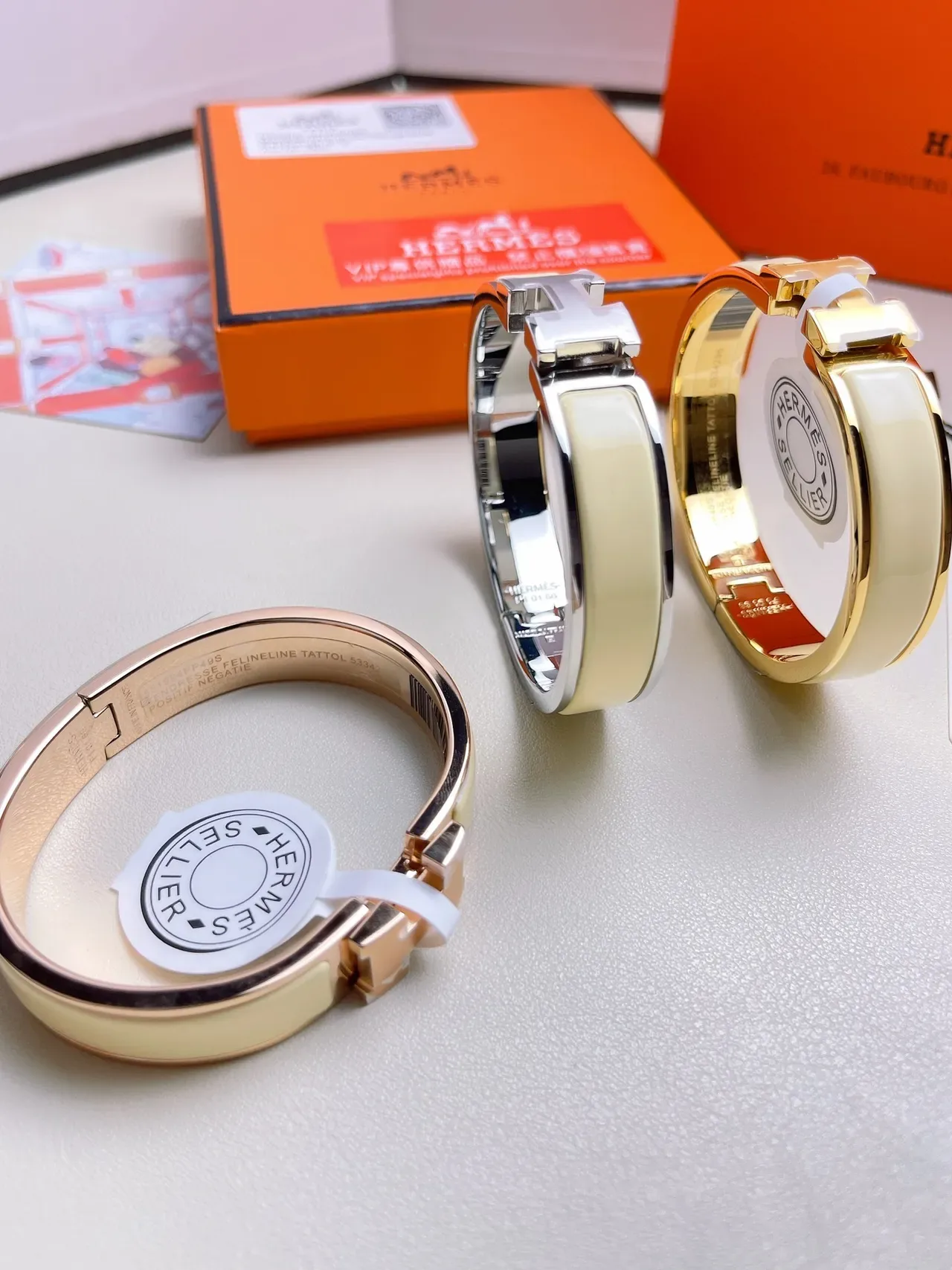 Bracelet Hermès Clic H Beige fermoir en or inlay d'émail 4