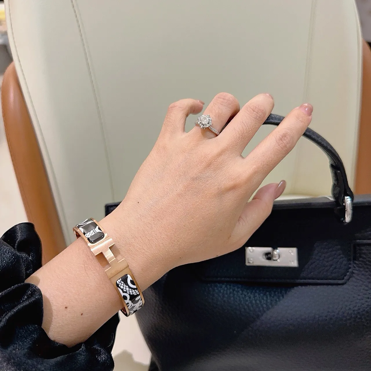 Hermès Clic H pulseira tom dourado preto branco esmalte pulseira 2