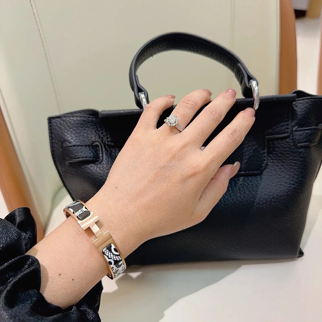 Hermès Clic H pulseira tom dourado preto branco esmalte pulseira 5