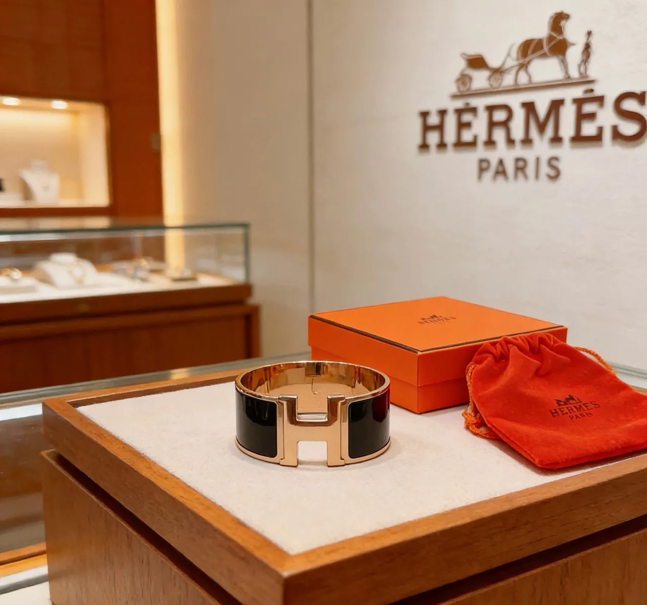 Hermès Clic H Wide Cuff Bracelet Black Enamel and Gold-Tone Metal Bracelet 7