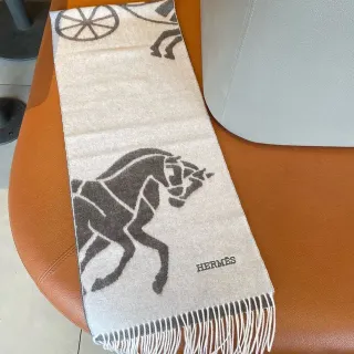Hermès 骑马图案羊绒围巾