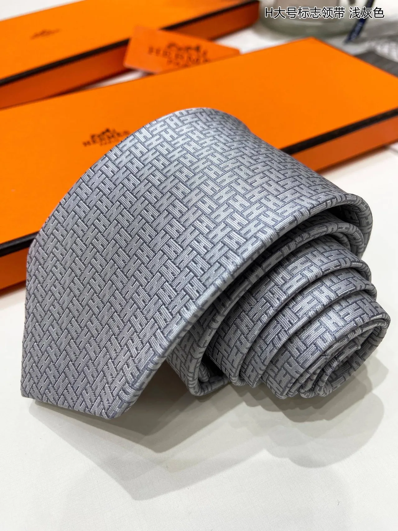 Hermès H Logotipo Gris Negro Patrón Tejido Base Ligera Corbata 5