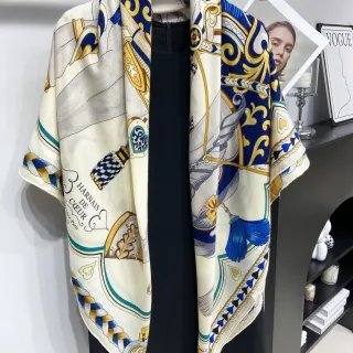 Hermès Harnais de Cœur दांतेदार नीला सोने का रेशम का दुपट्टा
