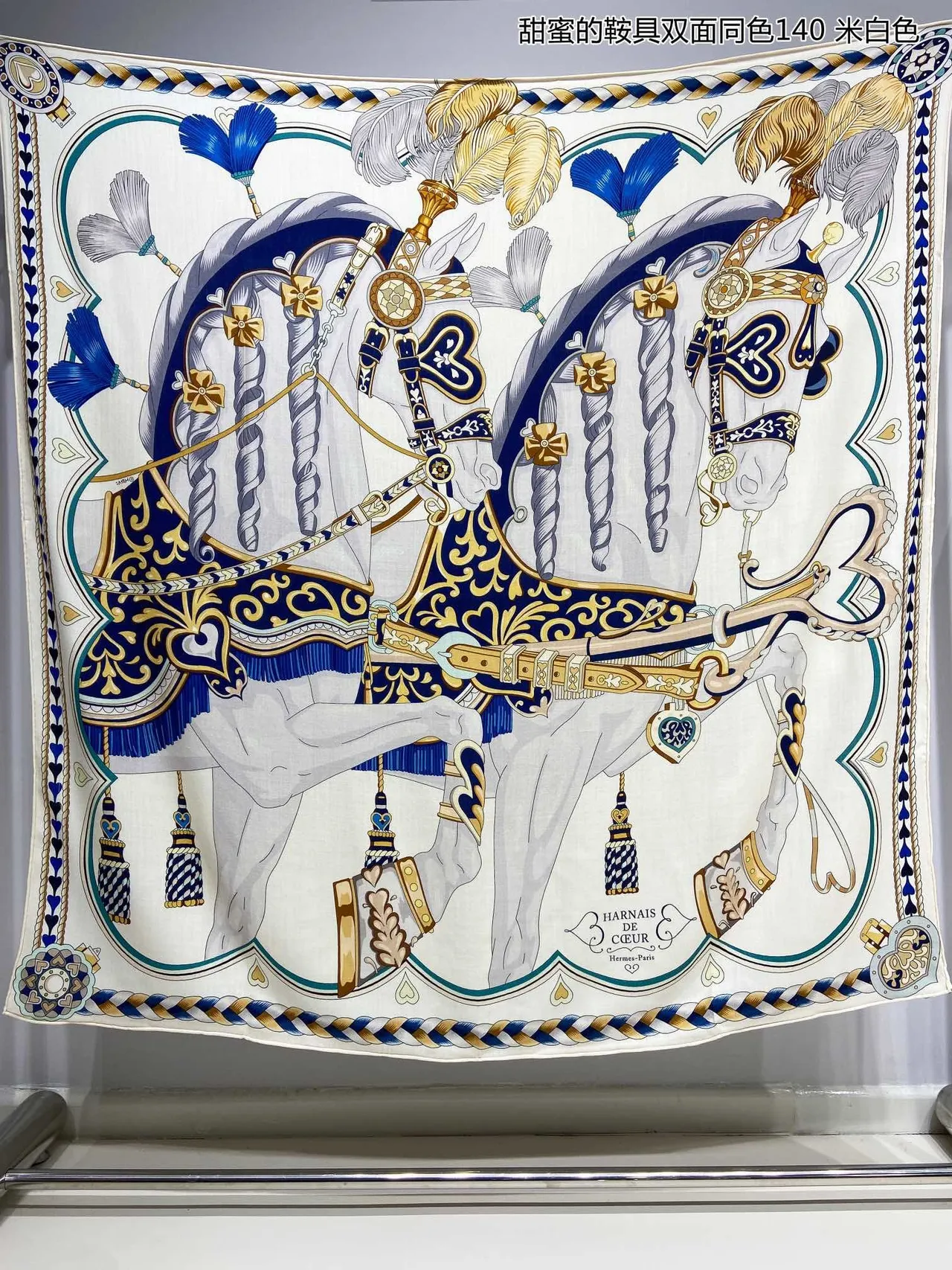 Hermès Harnais de Cœur lenço de seda em ivory blue e dourado 4