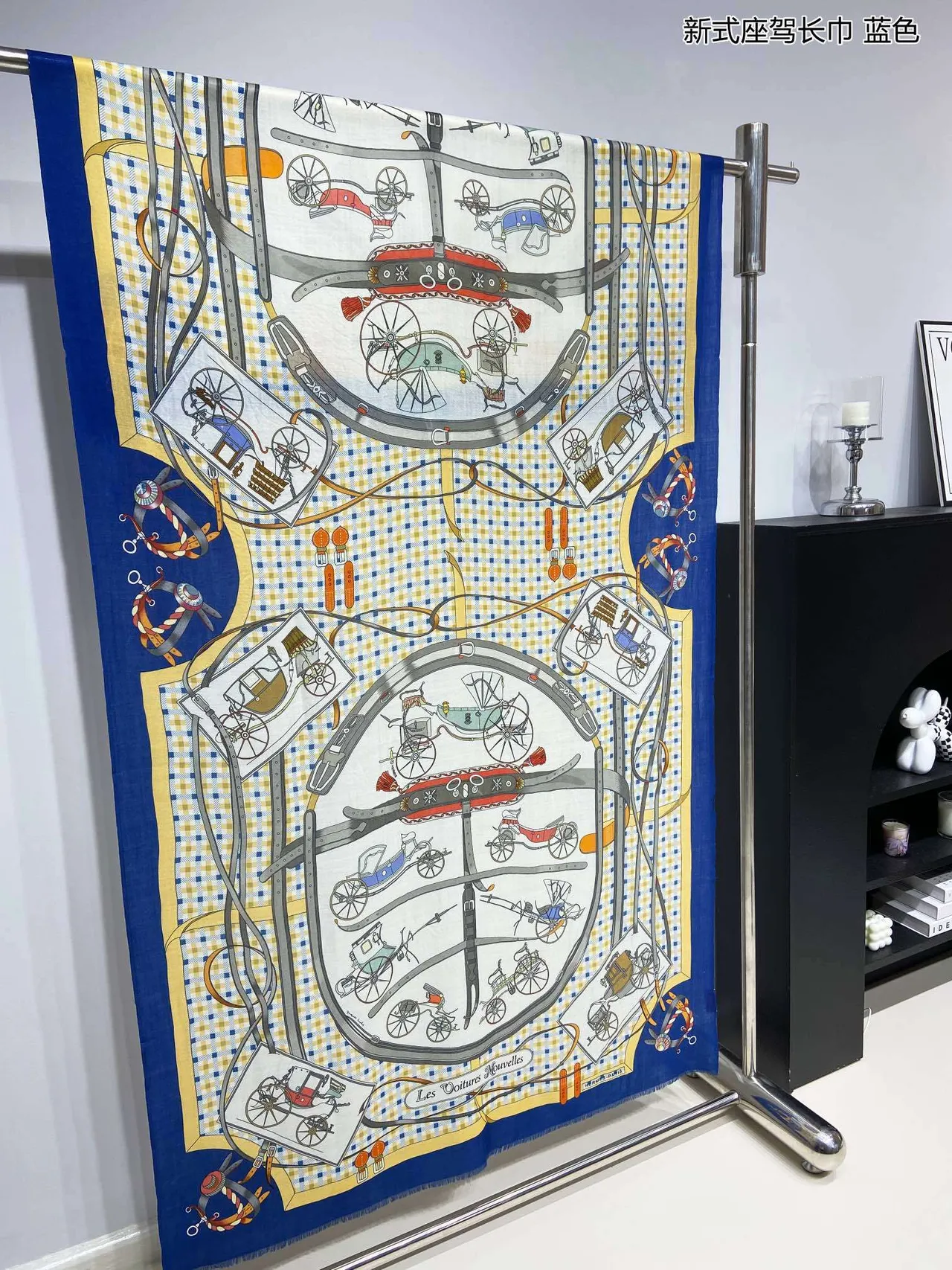 Hermès Les Voitures Nouvelles écharpe de soie bleue 4