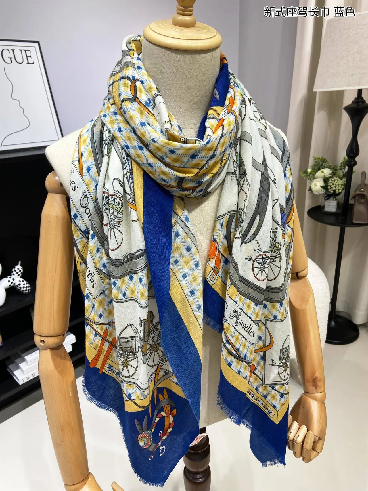 Hermès Les Voitures Nouvelles écharpe de soie bleue 6