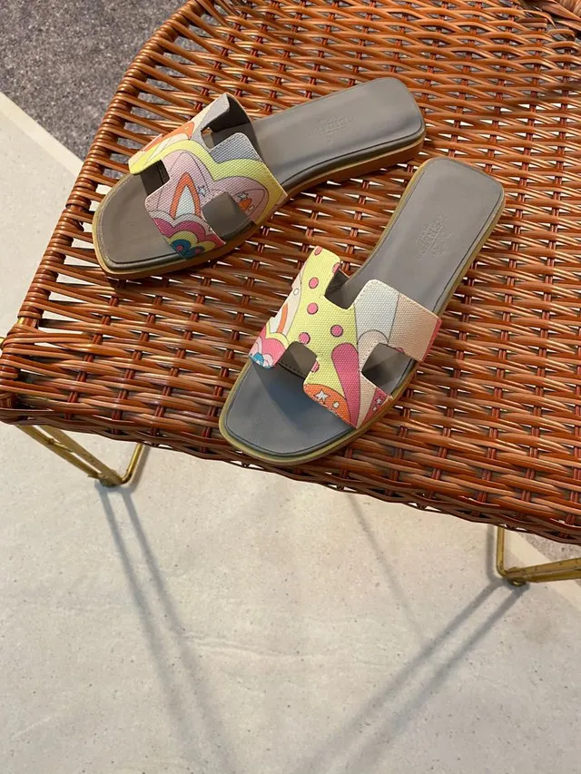 Hermès Multicolor Gray H-Shaped Strap Abstract Print Slippers 1