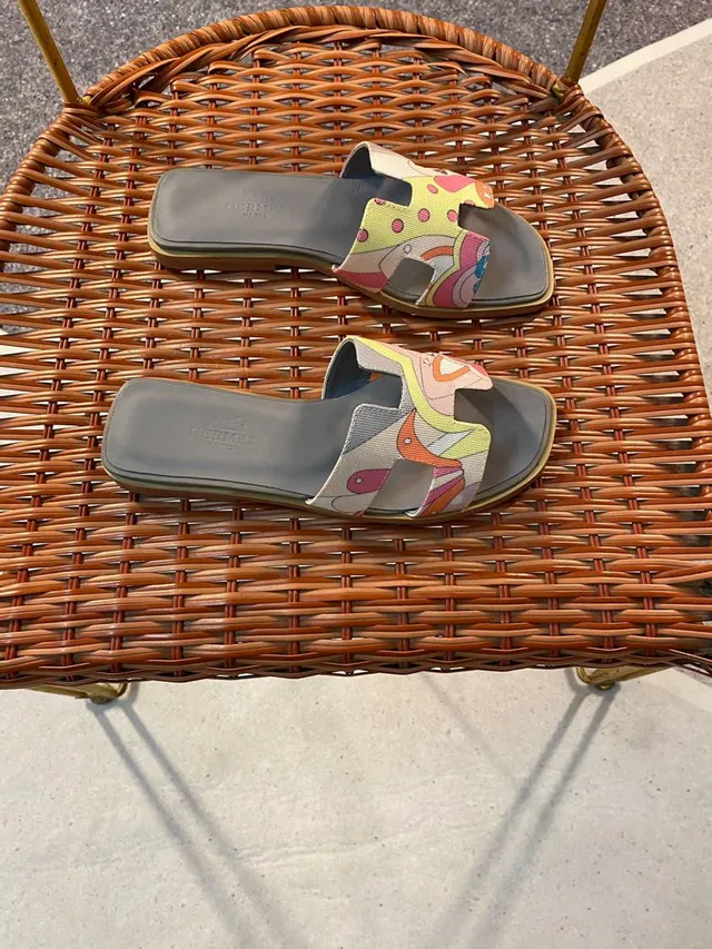 Hermès Multicolor Gray H-Shaped Strap Abstract Print Slippers 4